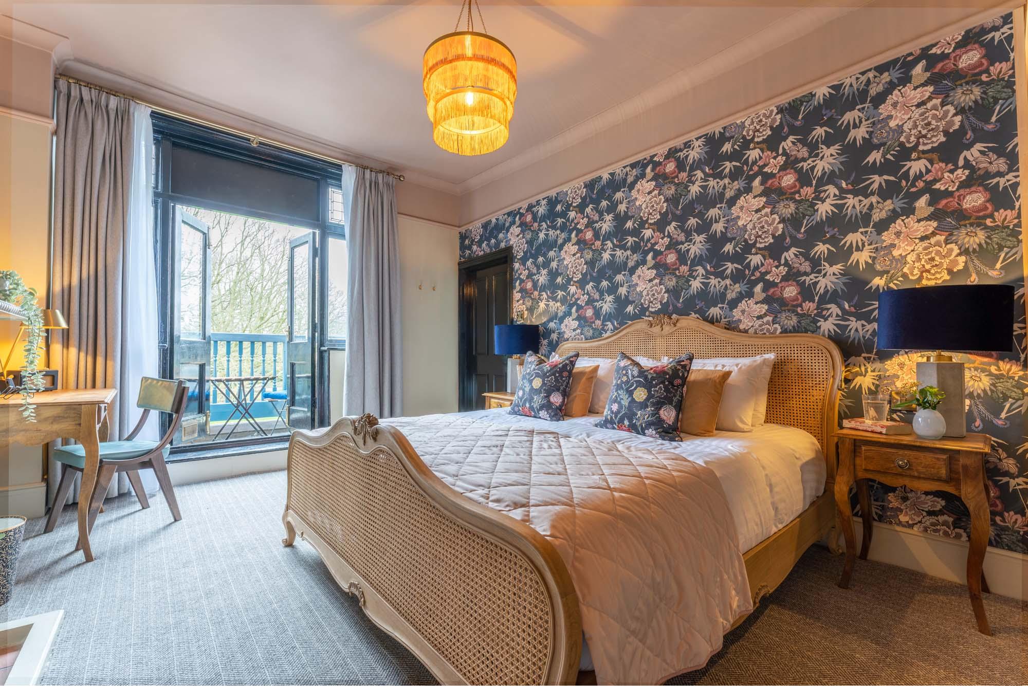 Room 1- balcony.jpg