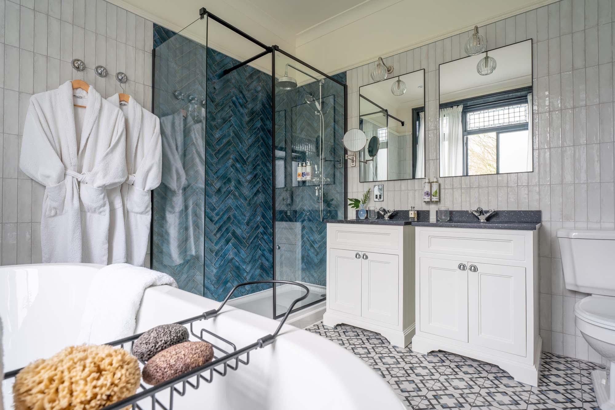 Room 1-bathroom (2).jpg